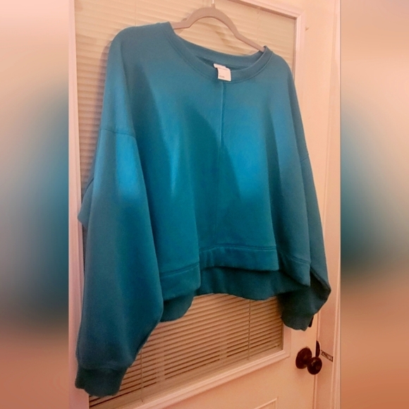 Trendy Women's Large Cropped ALL IN MOTION Over Sized Teal Sweatshirt. 🩵✨️ - Picture 6 of 12